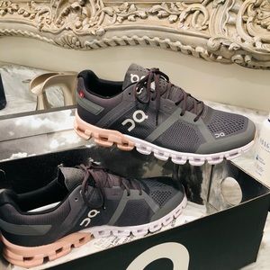 NWB On Cloudflow Rock Rose Women’s Size 8